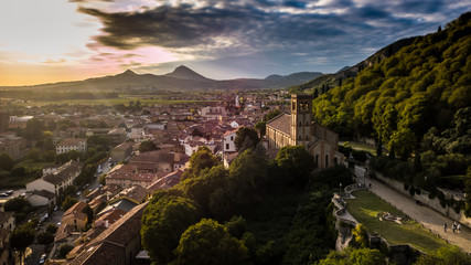 Wall Mural - Vista aerea di Monselice con i Colli Euganei 