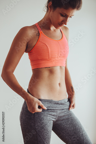 Foto Young female woman workout at home