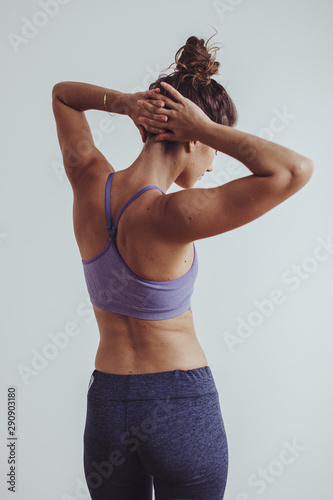 Young female woman workout at home Fototapete