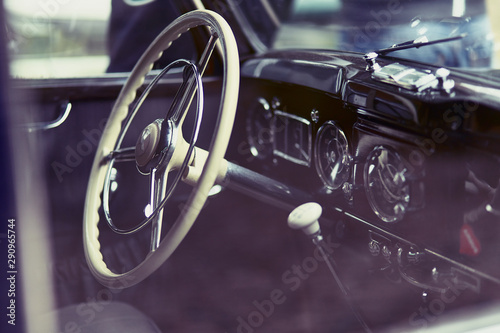 Fotomural Close-up of the cockpit of a classic car showing steering wheel and gear