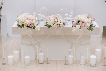 Poster - Stylish decor for a modern classic wedding. Table of the groom and bride