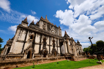 Wall Mural - Wide angle of Thatbyinnyu Temple under sunny blue sky white clouds. The highest pahto in Bagan Myanmar. 