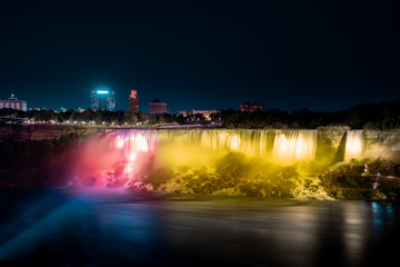 Wall Mural - Niagara waterfalls at Night