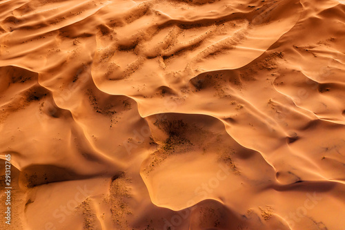 Fotomural Aerial top view on sand dunes in desert