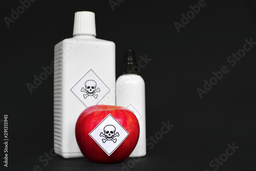 Fotografía Concept of pesticide residues in agricultural food products dangerous to humans,