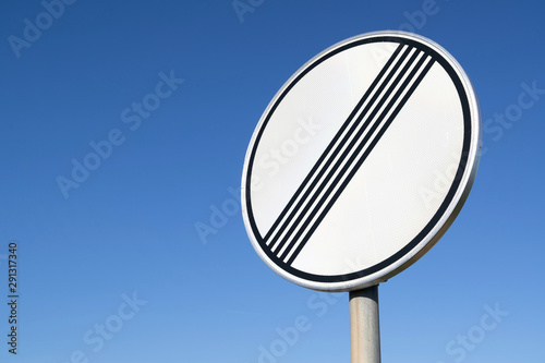 Fotomural German road sign: end of previous limitation