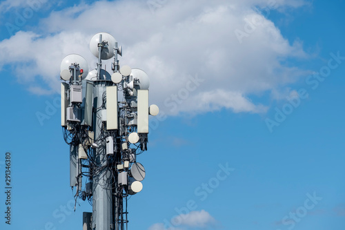Fotomural Cellular Base Station With Blue Sky And Clouds
