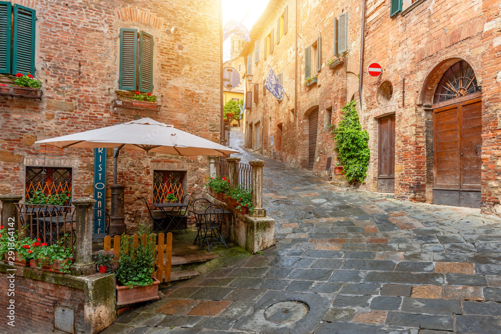 Piękna aleja w Toskanii, Stare Miasto, Włochy - obrazy, fototapety, plakaty 