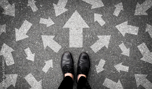 Cuadros en Lienzo Selfie feet and arrows on road