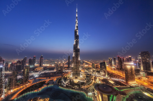 Plakat Nocny widok na Dubai Bourge Harifa