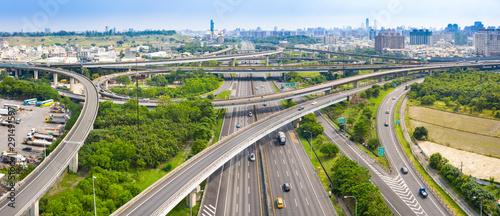 Cuadros en Lienzo Aerial view of freeway interchange in kaohsiung city. Taiwan