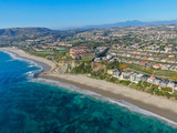 Fototapeta Na drzwi - Aerial view of Monarch beach coastline
