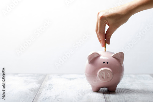 Fotografía woman hand putting money coin into piggy for saving money wealth and financial c