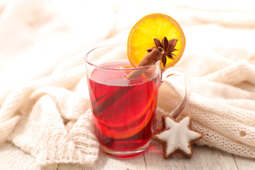 Canvas Print - christmas tea with spices and gingerbread cookie