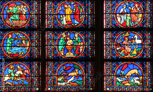 Fotomural Colorful stained glass window in Cathedral Notre Dame de Paris