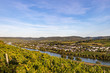 © Reiner - Panoramablick auf das Moseltal mit dem Weinort Brauneberg im Hintergrund an einem sonnigen Herbsttag kurz vor Sonnenuntergang