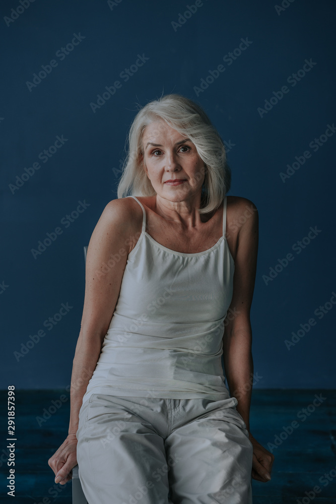 beatifull mature  Portrait Of A Beautiful Mature Woman の Stock フォト | Adobe Stock