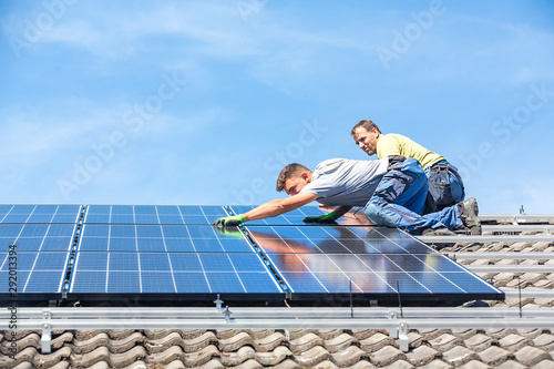 Cuadros en Lienzo Installing solar photovoltaic panel system