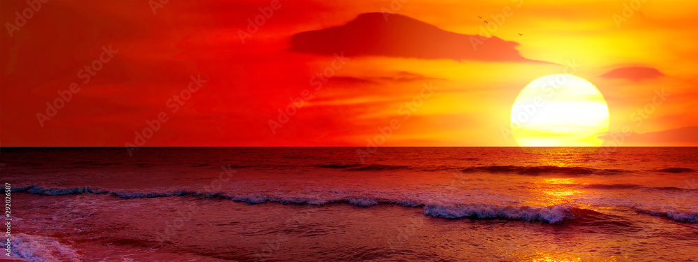 Fantastic sunset over ocean - obrazy, fototapety, plakaty 
