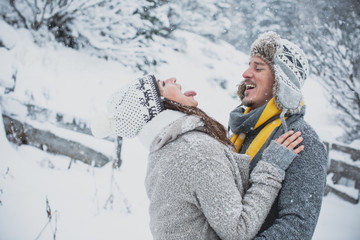 Poster - Junge Liebe im Winter, Mann und Frau 