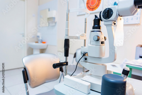 Fotomural View of slit lamp on table in ophthalmologist room