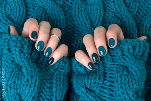 Cuadros en Lienzo Manicured woman's hands in warm wool turquoise sweater