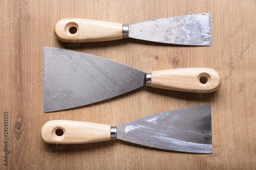 Cuadros en Lienzo Variety Of Trowels Arranged Over Wooden Desk