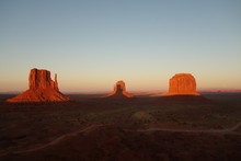 Monument Valley Biannual Mitten Shadow Event
