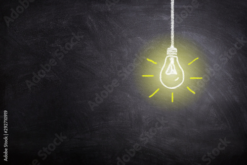 Fotografía Business Idea Concept : White light bulb lighting grow around on chalkboard
