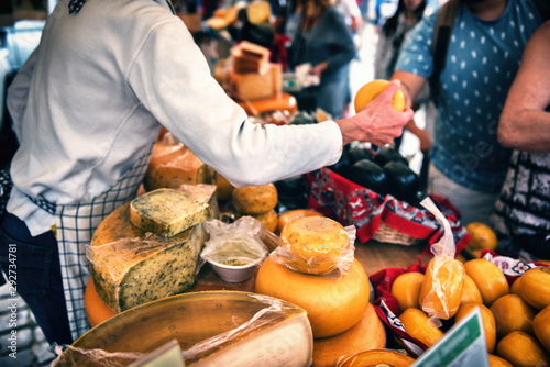 Cuadros en Lienzo Selection of Dutch cheese at farmers traditional market