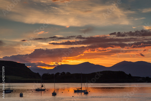 Fotografía Orange Sunset Over the Harbor of Oban, Scotland