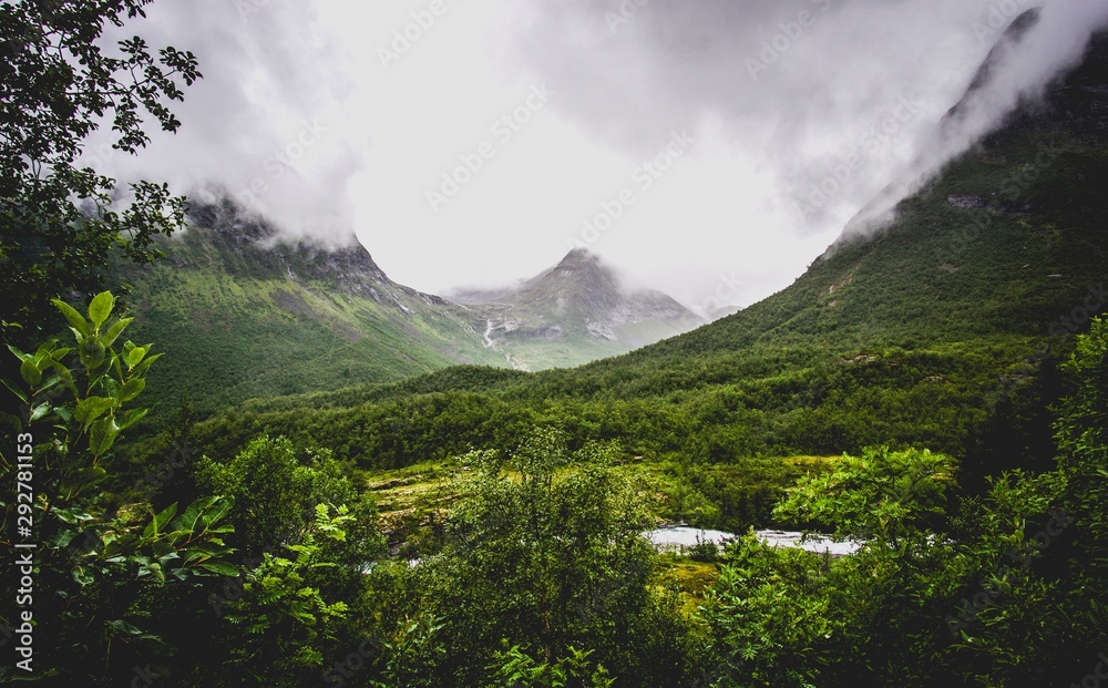green mountain valley in norway - obrazy, fototapety, plakaty 