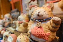 Cute Japanese Style Lucky Cat Ceramic Decoration Of Holiday Celebration