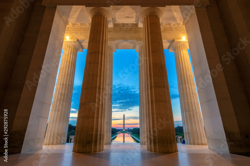 Sunrise view at Lincoln Memorial in Washington DC, USA Tableau sur Toile