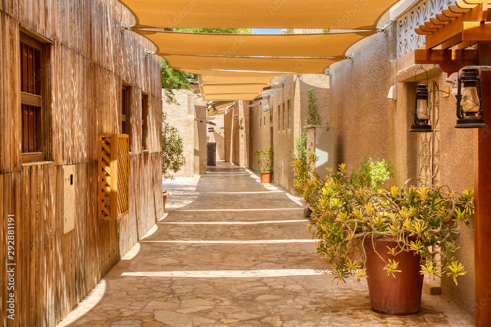 old-dubai-traditional-arabic-streets-in-historical-al-fahidi-district-al-bastakiya-dubai-united-arab-emirates