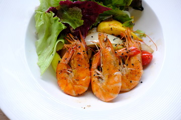 Canvas Print - salad with shrimps