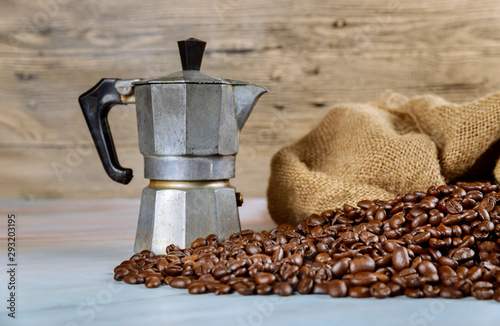 Fotografía Black coffee beans of coffee maker, espresso machine