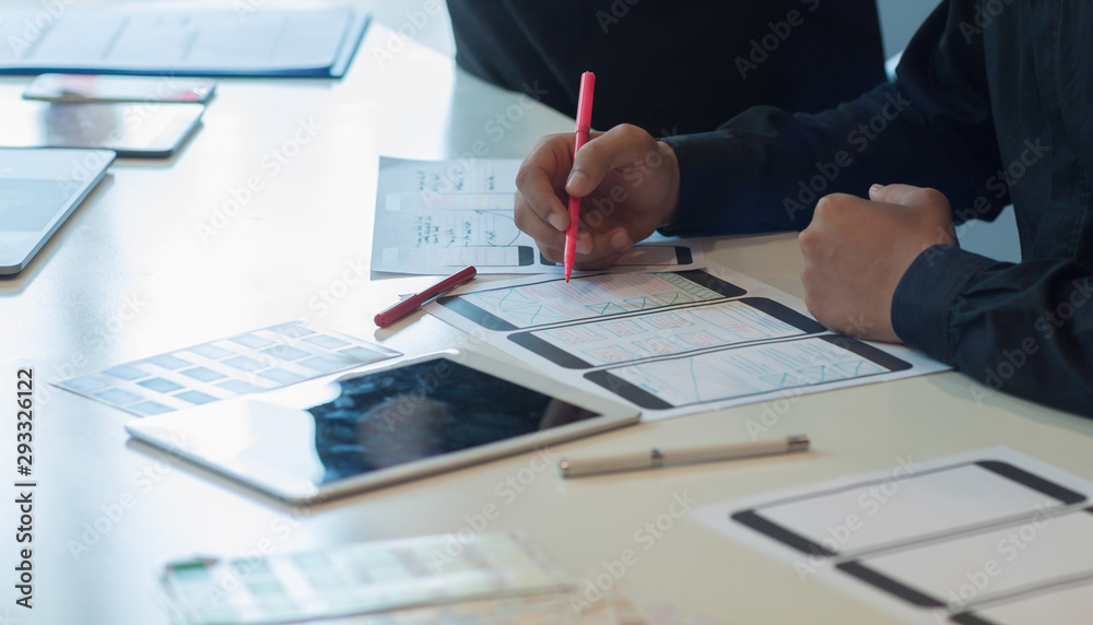 Application designers draw the layout of the application for mobile phones.