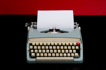 Fototapete - Manual typewriter with blank white paper on red and black background