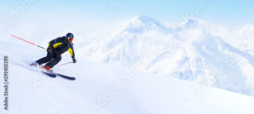 Cuadros en Lienzo Skier in high mountains