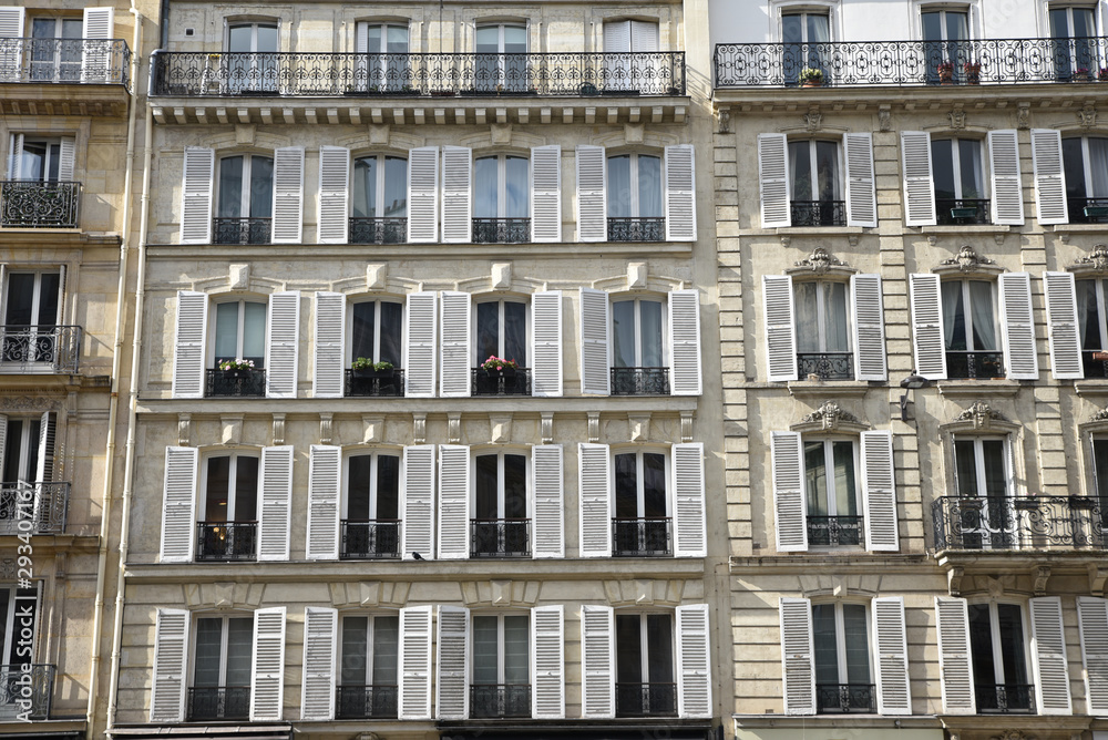 Immeuble haussmannien à Paris - obrazy, fototapety, plakaty 