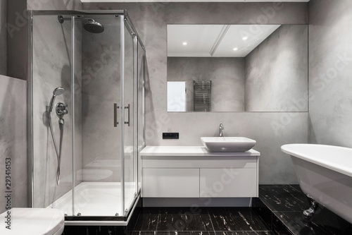 Fotografía Modern interior of new bathroom in house