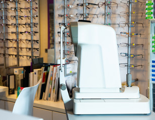 Canvas Print - Auto refractometer in optical store