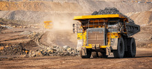 Open Pit Mine Industry, Big Yellow Mining Truck For Coal Anthracite