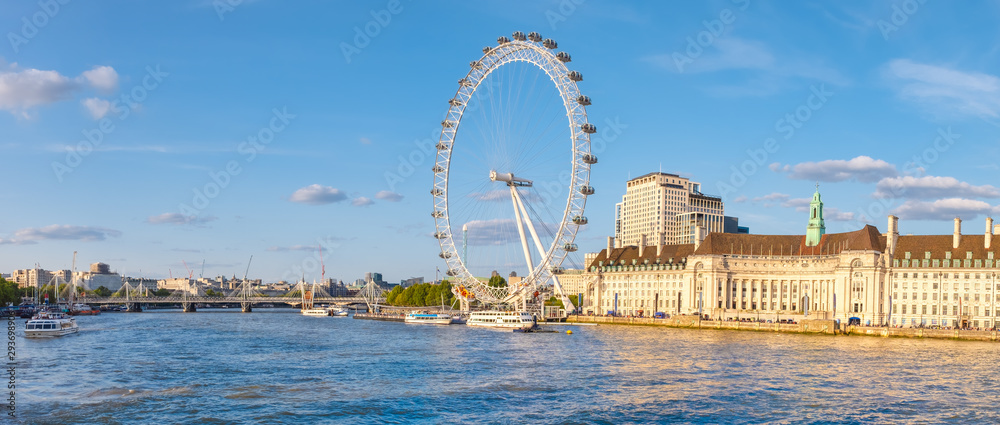 The river Thames, the Southbank and the London Eye at sunset - obrazy, fototapety, plakaty 