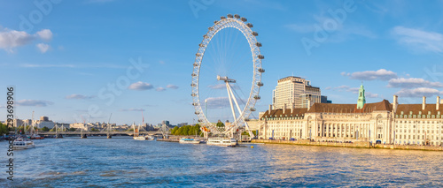 Cuadros en Lienzo The river Thames, the Southbank and the London Eye at sunset