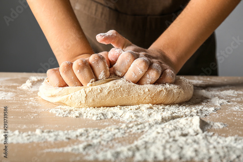 Fotomural Woman kneading flour in kitchen, closeup