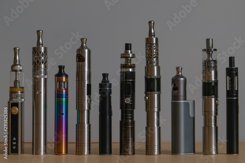 Fotomural Collection of e-cigarettes or electronic cigarettes for liquid and vaping are di