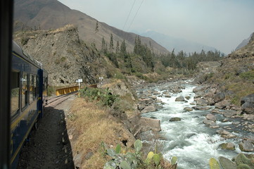 paseo en tren rio urubamba perú 