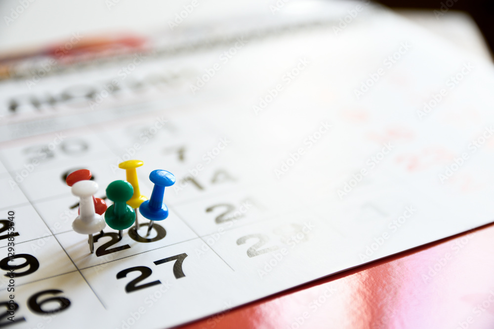 Thumbtack in calendar concept for important date or busy day, appointment and meeting reminder. Pushpin with busy day overworked schedule. - obrazy, fototapety, plakaty 